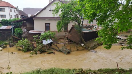 Voda sebrala bratru sokolovi střechu nad hlavou! Pomozme mu v tíživé životní situaci!